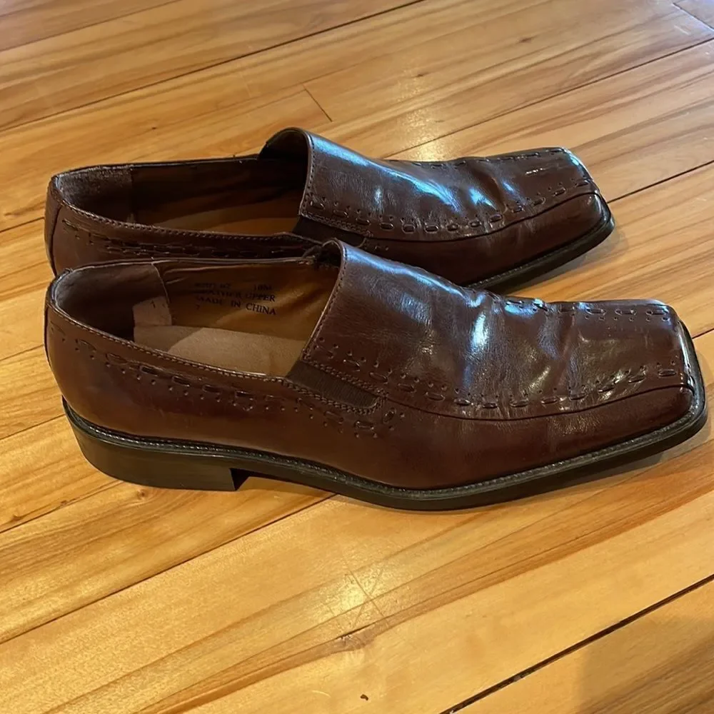 Fratelli deep burnished brown woven accent slip on leather loafers. Size 10.